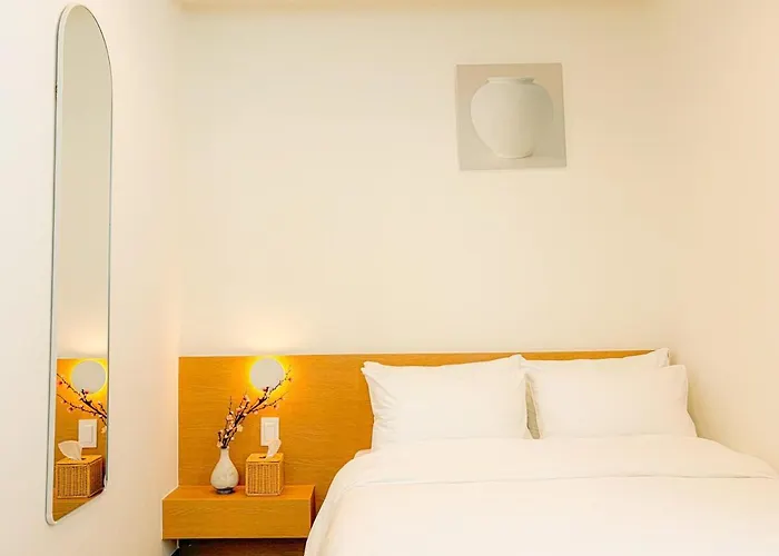 5 Min Walk From Jongno 3-ga Station, Seoul, Darang * Seul