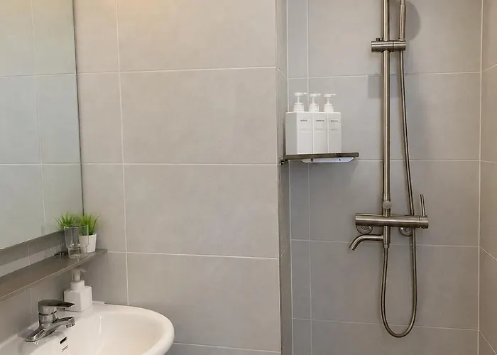 5 Min Walk From Jongno 3-ga Station, Seoul, Darang * Seul